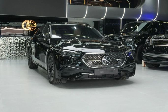 مستعملة Mercedes-Benz E-Class 200 السادس (W214، S214), 2.0 l, 2024 في في دبي من STRADA MOTORS FZE، اللون أسود. مواصفات الخليج | AUTO.AE | إعلان #266247