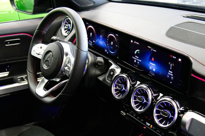 Новый Mercedes-Benz EQB 300 I, 2023 в Дубае от Atlantic Motors FZCO Черный цвет.  | AUTO.AE