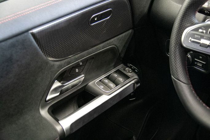 Новый Mercedes-Benz EQB 300 I, 2023 в Дубае от Atlantic Motors FZCO Черный цвет.  | AUTO.AE