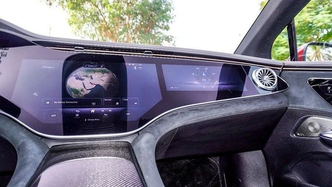 Подержанный Mercedes-Benz EQE AMG 53 4Matic+ Dynamic Plus, 2023 в Дубае от Simurgh Cars Красный цвет. Японская | AUTO.AE