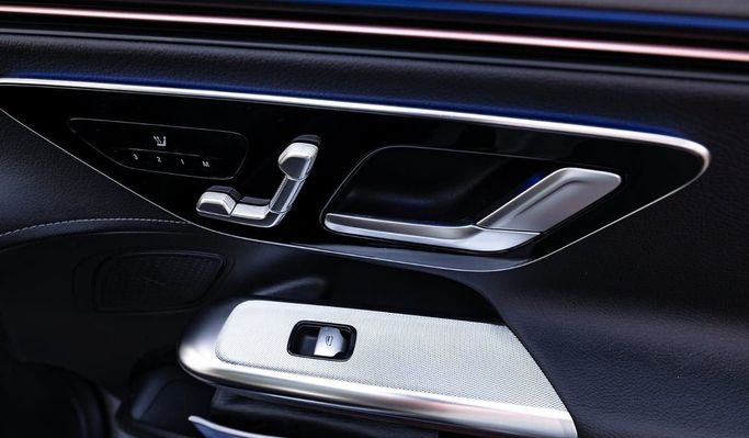 Новый Mercedes-Benz EQE 350+, 2022 в Дубае от Altass Motors Серый цвет. Other | AUTO.AE