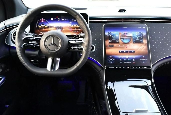 Подержанный Mercedes-Benz EQE 500, 2022 в Дубае от Top Euro Cars Белый цвет.  | AUTO.AE