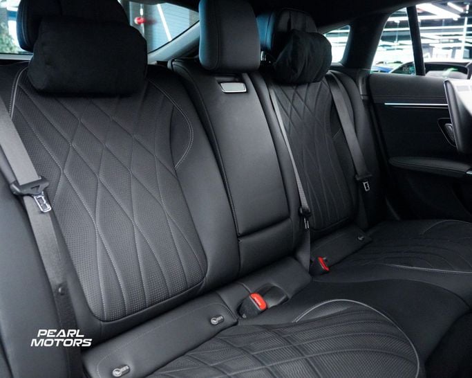 Подержанный Mercedes-Benz EQS AMG 53 AMG, 2023 в Дубае от Pearl Motors Белый цвет. GCC | AUTO.AE