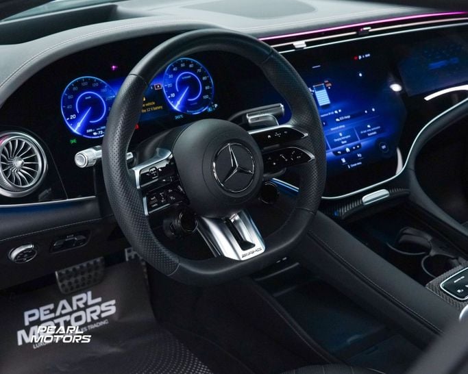Подержанный Mercedes-Benz EQS AMG 53 AMG, 2023 в Дубае от Pearl Motors Белый цвет. GCC | AUTO.AE