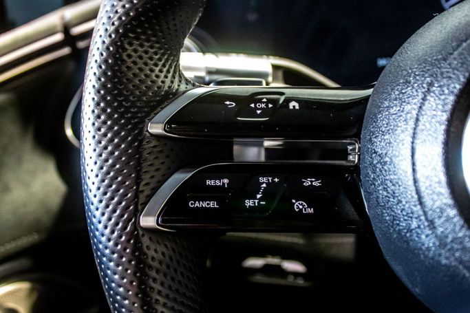 Подержанный Mercedes-Benz EQS 500, 2021 в Дубае от C7 Motors Белый цвет. Корейская | AUTO.AE