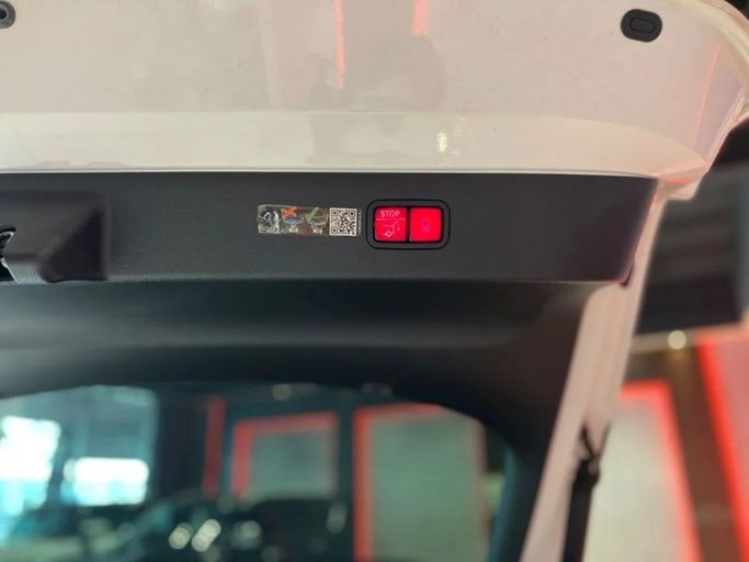 Подержанный Mercedes-Benz EQS 450+, 2022 в Дубае от A Class Motors Белый цвет.  | AUTO.AE