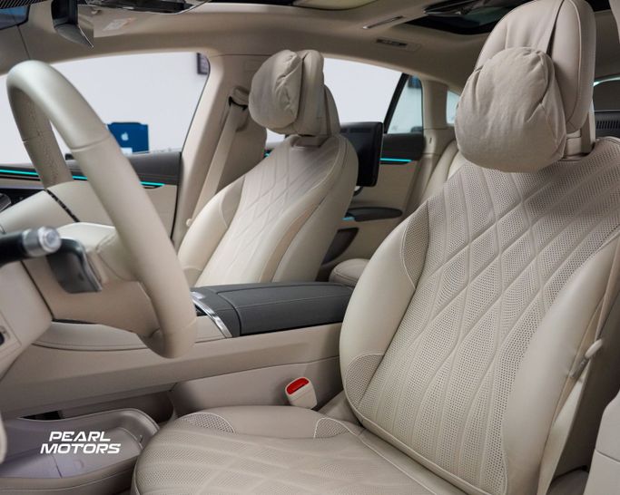 Подержанный Mercedes-Benz EQS 580, 2023 в Дубае от Pearl Motors Серый цвет. GCC | AUTO.AE