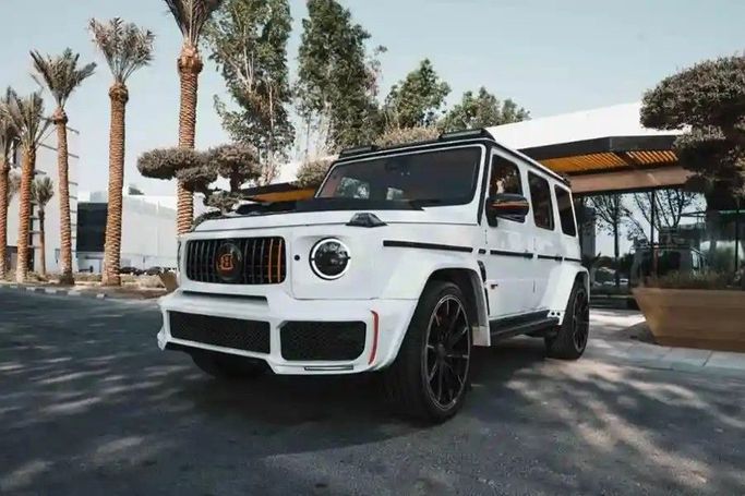 Mercedes-Benz G-Class AMG Brabus 800 II (W463), 2025 رجال الأعمال دفع رباعي 5 أبواب للتأجير في في دبي من Speed Urus Rent A Car، اللون أبيض | AUTO.AE | إعلان #1571