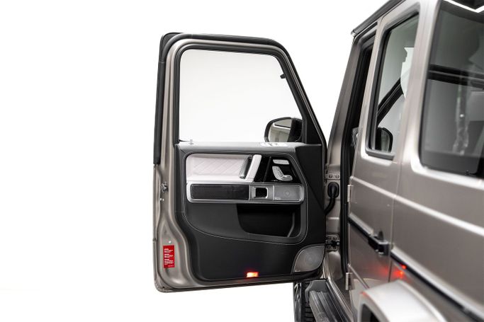 Новый Mercedes-Benz G-Class AMG 63 AMG II (W465) Рестайлинг, 4.0 л, 2025 в Дубае от PUPIL OF FATE MOTORS Серый цвет. GCC | AUTO.AE