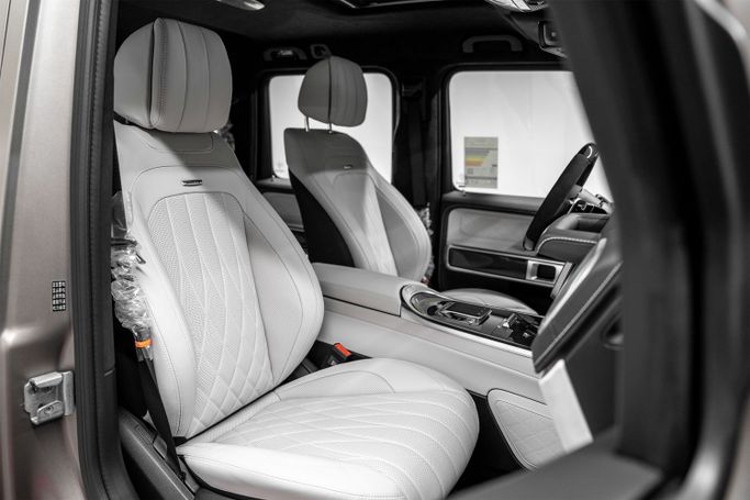 Новый Mercedes-Benz G-Class AMG 63 AMG II (W465) Рестайлинг, 4.0 л, 2025 в Дубае от PUPIL OF FATE MOTORS Серый цвет. GCC | AUTO.AE