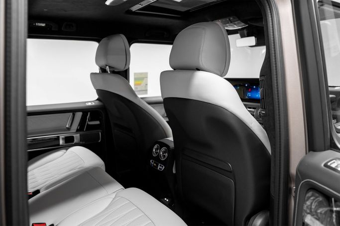 Новый Mercedes-Benz G-Class AMG 63 AMG II (W465) Рестайлинг, 4.0 л, 2025 в Дубае от PUPIL OF FATE MOTORS Серый цвет. GCC | AUTO.AE