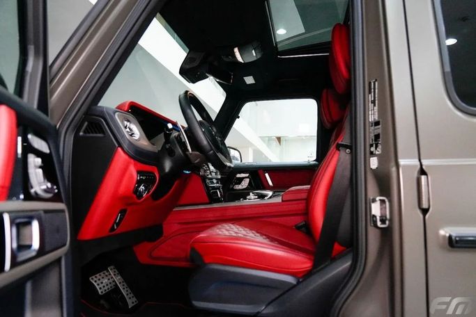Новый Mercedes-Benz G-Class AMG Brabus 800 II (W463), 4.0 л, 2022 в Дубае от Fakhoury Серый цвет. Европейская | AUTO.AE