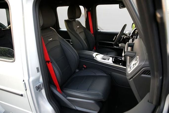 Новый Mercedes-Benz G-Class AMG 63 AMG II (W465) Рестайлинг, 4.0 л, 2025 в Дубае от Mohammad Alkarak Motors Серебристый цвет. Корейская | AUTO.AE