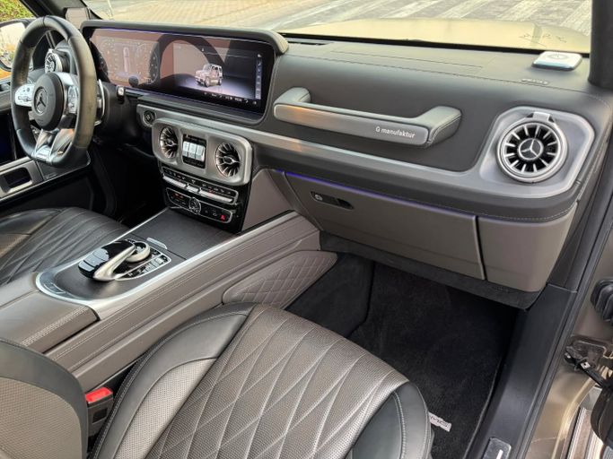 Подержанный Mercedes-Benz G-Class AMG 63 AMG II (W463), 4.0 л, 2021 в Дубае от Saeed Auto Светло-коричневый цвет. Японская | AUTO.AE