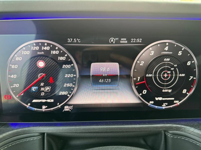 Подержанный Mercedes-Benz G-Class AMG 63 AMG II (W463), 4.0 л, 2021 в Дубае от Saeed Auto Светло-коричневый цвет. Японская | AUTO.AE