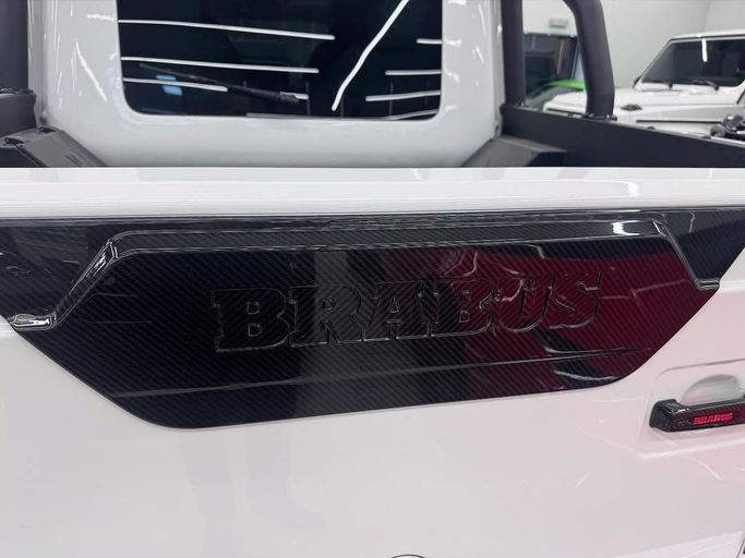 Подержанный Mercedes-Benz G-Class AMG Brabus 900 Rocket Edition II (W463), 4.4 л, 2023 в Дубае от GCC Super Motors Белый цвет. GCC | AUTO.AE