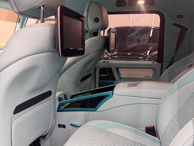 Подержанный Mercedes-Benz G-Class AMG Brabus 900 Rocket Edition II (W463), 4.4 л, 2023 в Дубае от GCC Super Motors Белый цвет. GCC | AUTO.AE