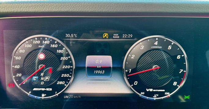 Подержанный Mercedes-Benz G-Class AMG 63 AMG II (W463), 4.0 л, 2019 в Дубае от Saeed Auto Зеленый цвет. Японская | AUTO.AE