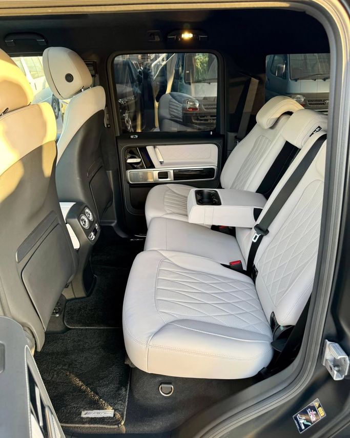 Подержанный Mercedes-Benz G-Class AMG 63 AMG II (W463), 4.0 л, 2022 в Дубае от Saeed Auto Черный цвет. Японская | AUTO.AE