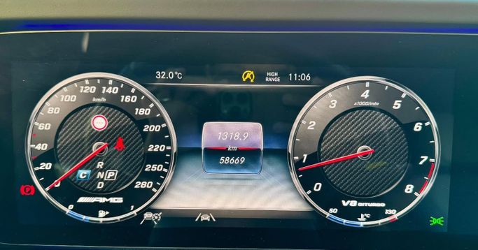 Подержанный Mercedes-Benz G-Class AMG 63 AMG II (W463), 4.0 л, 2022 в Дубае от Saeed Auto Черный цвет. Японская | AUTO.AE