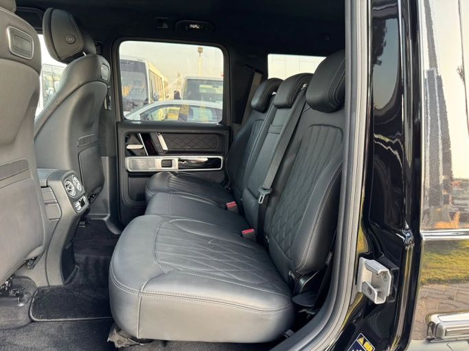Подержанный Mercedes-Benz G-Class AMG 63 AMG II (W463), 4.0 л, 2023 в Дубае от Saeed Auto Черный цвет. Японская | AUTO.AE