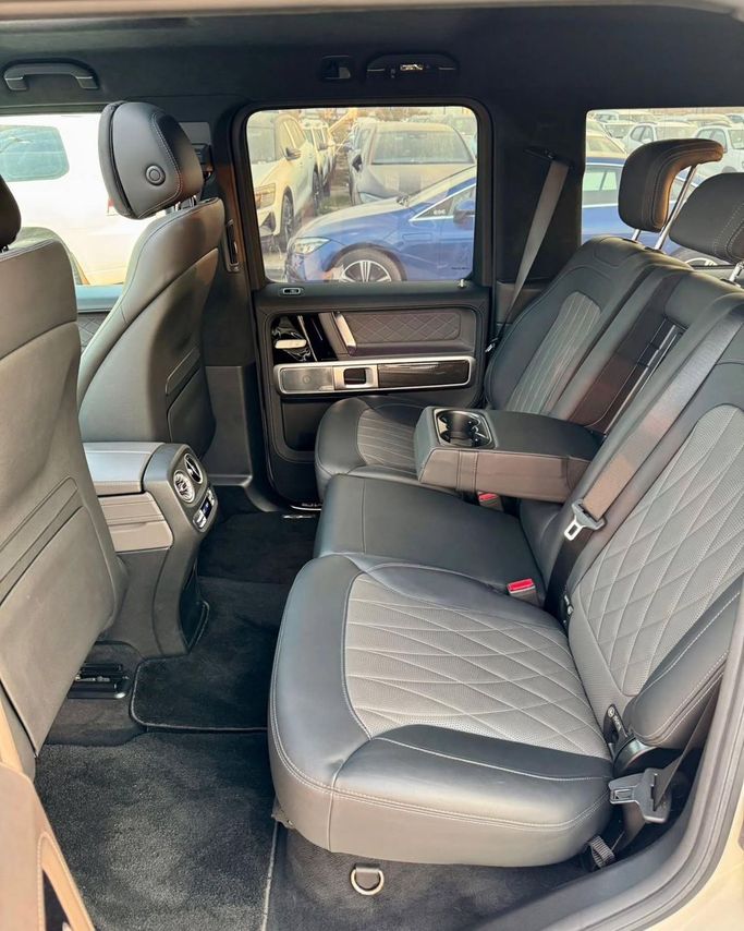 Подержанный Mercedes-Benz G-Class AMG 63 AMG II (W463), 4.0 л, 2021 в Дубае от Saeed Auto Белый цвет. Японская | AUTO.AE