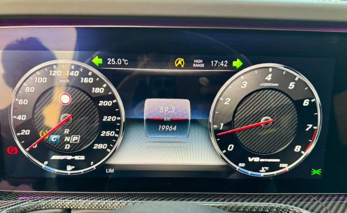 Подержанный Mercedes-Benz G-Class AMG 63 AMG II (W463), 4.0 л, 2021 в Дубае от Saeed Auto Белый цвет. Японская | AUTO.AE