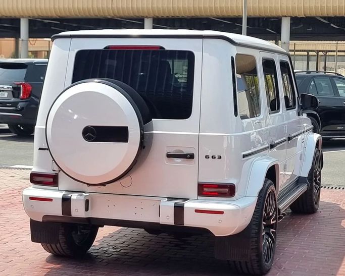 Used Mercedes-Benz G-Class AMG 63 AMG II (W463), 4.0 l, 2022 in Dubai by Auto Gallery DXB, White color. Japanese Specs | AUTO.AE