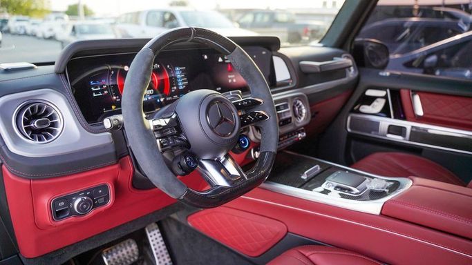 Новый Mercedes-Benz G-Class AMG 63 AMG II (W465) Рестайлинг, 4.0 л, 2025 в Дубае от Najem Motors Черный цвет. GCC | AUTO.AE