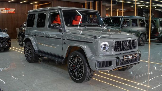 Новый Mercedes-Benz G-Class AMG 63 AMG II (W465) Рестайлинг, 4.0 л, 2025 в Дубае от Najem Motors Серый цвет. GCC | AUTO.AE