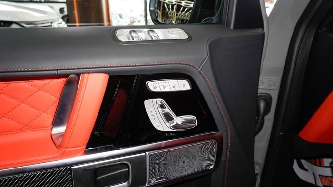 Новый Mercedes-Benz G-Class AMG 63 AMG II (W465) Рестайлинг, 4.0 л, 2025 в Дубае от Najem Motors Серый цвет. GCC | AUTO.AE