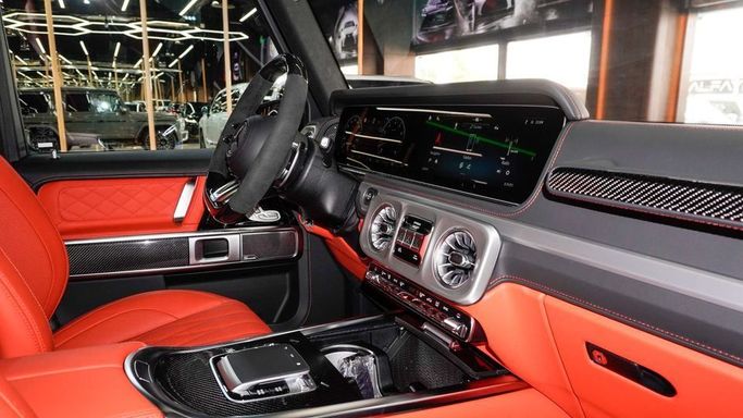 Новый Mercedes-Benz G-Class AMG 63 AMG II (W465) Рестайлинг, 4.0 л, 2025 в Дубае от Najem Motors Серый цвет. GCC | AUTO.AE