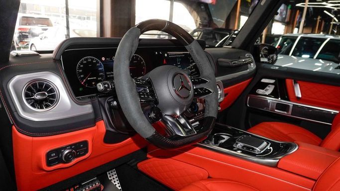 Новый Mercedes-Benz G-Class AMG 63 AMG II (W465) Рестайлинг, 4.0 л, 2025 в Дубае от Najem Motors Серый цвет. GCC | AUTO.AE