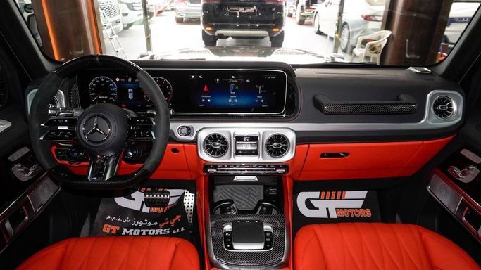 Новый Mercedes-Benz G-Class AMG 63 AMG II (W465) Рестайлинг, 4.0 л, 2025 в Дубае от Najem Motors Серый цвет. GCC | AUTO.AE