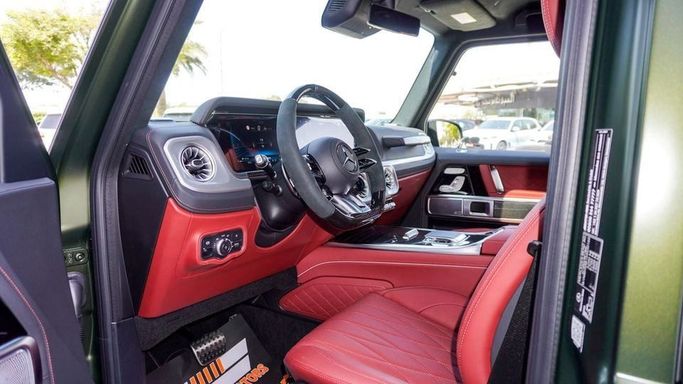 Новый Mercedes-Benz G-Class AMG 63 AMG II (W465) Рестайлинг, 4.0 л, 2025 в Дубае от Najem Motors Зеленый цвет. Европейская | AUTO.AE