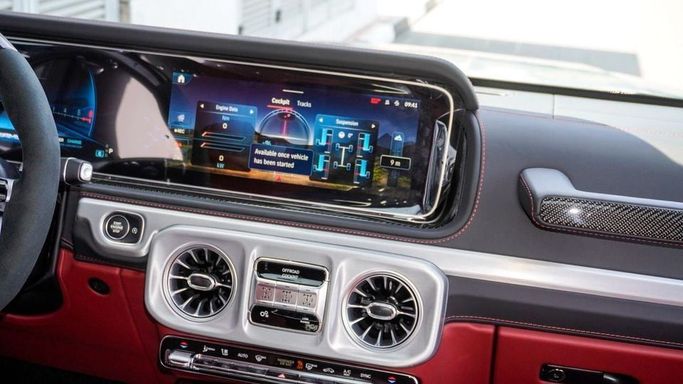 Новый Mercedes-Benz G-Class AMG 63 AMG II (W465) Рестайлинг, 4.0 л, 2025 в Дубае от Najem Motors Зеленый цвет. Европейская | AUTO.AE