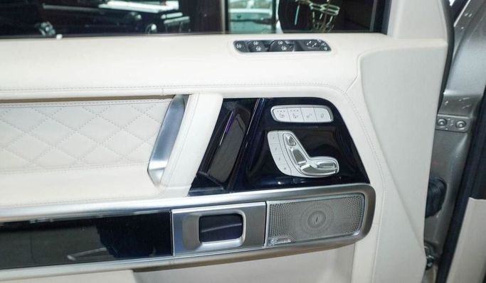 Подержанный Mercedes-Benz G-Class AMG 63 AMG II (W463), 4.0 л, 2020 в Дубае от Najem Motors Серый цвет. Европейская | AUTO.AE