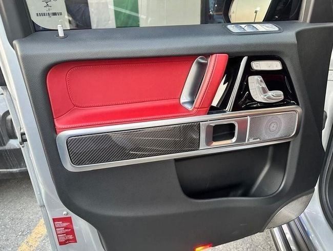 Подержанный Mercedes-Benz G-Class AMG 63 AMG II (W463), 4.0 л, 2023 в Дубае от Falcons GT Motors FZCO Серебристый цвет. Европейская | AUTO.AE