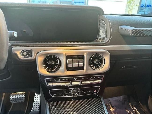 Подержанный Mercedes-Benz G-Class AMG 63 AMG II (W463), 4.0 л, 2023 в Дубае от Falcons GT Motors FZCO Серебристый цвет. Европейская | AUTO.AE