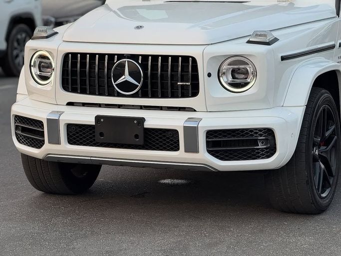 Used Mercedes-Benz G-Class AMG 63 AMG II (W463), 4.0 l, 2022 in Dubai by Lakhani Motors, White color. Japanese Specs | AUTO.AE