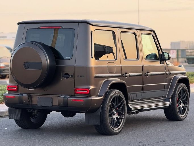 Подержанный Mercedes-Benz G-Class AMG 63 AMG II (W463), 4.0 л, 2022 в Дубае от Lakhani Motors Черный цвет. Японская | AUTO.AE