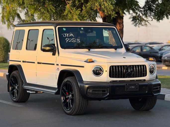 Подержанный Mercedes-Benz G-Class AMG 63 AMG II (W463), 4.0 л, 2023 в Дубае от Lakhani Motors Белый цвет. Японская | AUTO.AE