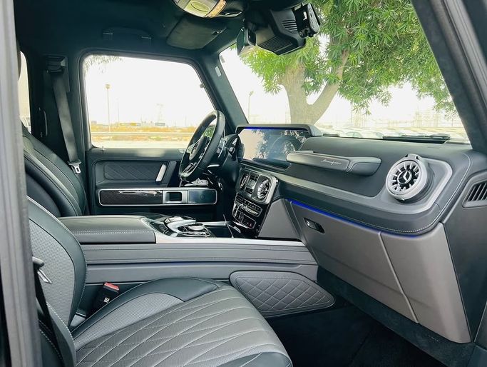 Подержанный Mercedes-Benz G-Class AMG 63 AMG II (W465) Рестайлинг, 4.0 л, 2024 в Дубае от Lakhani Motors Черный цвет. Японская | AUTO.AE