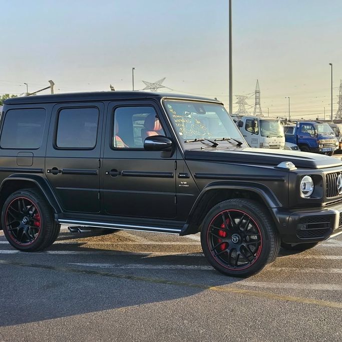 Подержанный Mercedes-Benz G-Class AMG 63 AMG II (W463), 4.0 л, 2021 в Дубае от Lakhani Motors Черный цвет. Японская | AUTO.AE