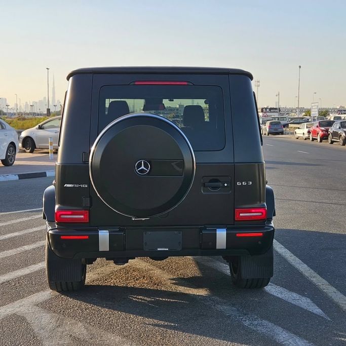 Подержанный Mercedes-Benz G-Class AMG 63 AMG II (W463), 4.0 л, 2021 в Дубае от Lakhani Motors Черный цвет. Японская | AUTO.AE