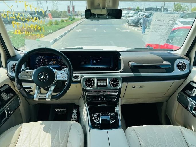 Подержанный Mercedes-Benz G-Class AMG 63 AMG II (W463), 4.0 л, 2021 в Дубае от Lakhani Motors Белый цвет. Японская | AUTO.AE
