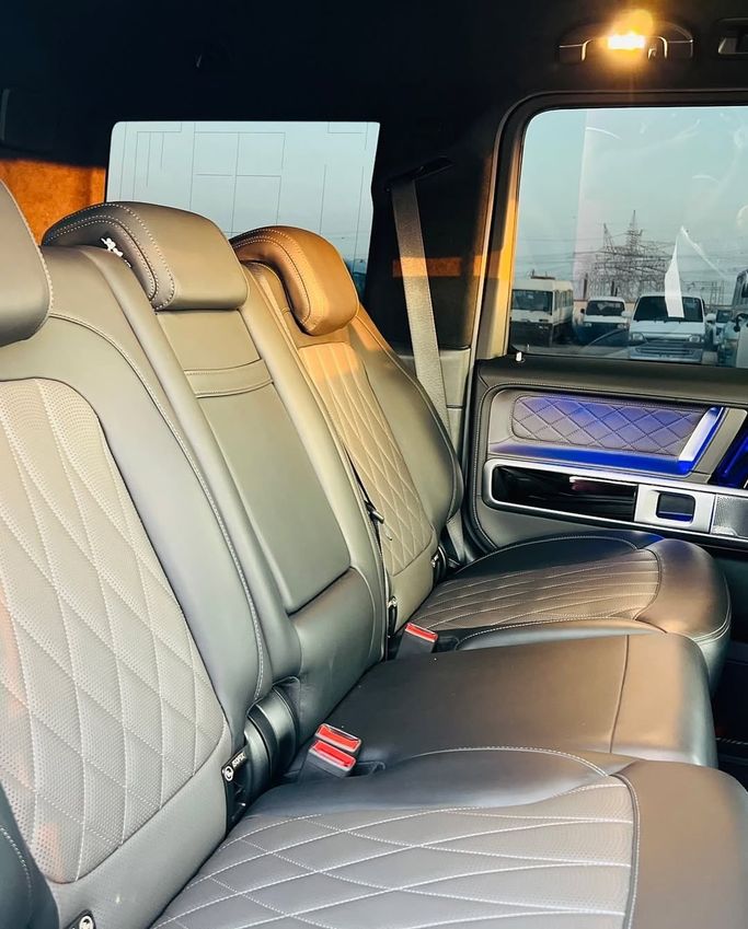 Подержанный Mercedes-Benz G-Class AMG 63 AMG II (W463), 4.0 л, 2021 в Дубае от Lakhani Motors Белый цвет. Японская | AUTO.AE