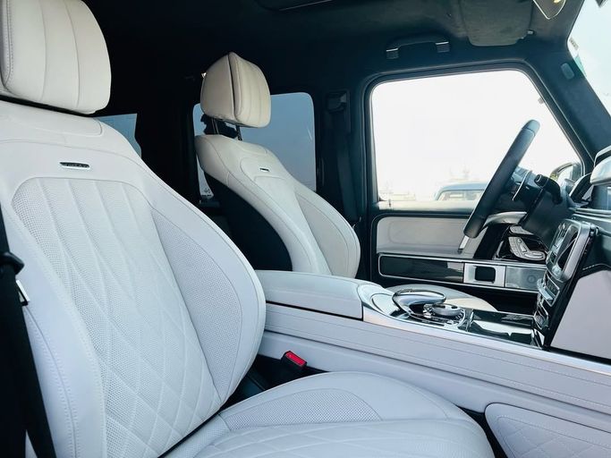 Подержанный Mercedes-Benz G-Class AMG 63 AMG II (W463), 4.0 л, 2021 в Дубае от Lakhani Motors Черный цвет. Японская | AUTO.AE