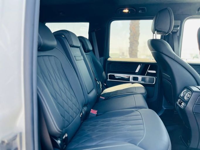 Подержанный Mercedes-Benz G-Class AMG 63 AMG II (W463), 4.0 л, 2019 в Дубае от Lakhani Motors Белый цвет. Японская | AUTO.AE