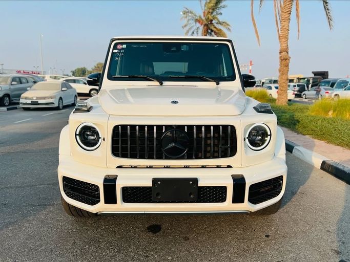 Подержанный Mercedes-Benz G-Class AMG 63 AMG II (W463), 4.0 л, 2020 в Дубае от Lakhani Motors Белый цвет. Японская | AUTO.AE